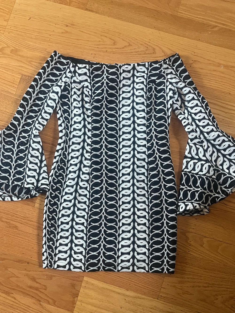 Bardot Black White Off Shoulder Bell Sleeve Mini Dress Size 8